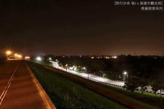 長堤公路燈光形成的銀色線條