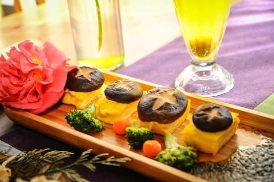 羅勒香菇玉子燒與飲品