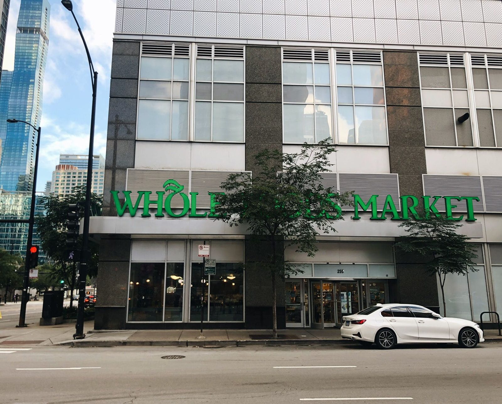 芝加哥超市比較｜Target、Trader Joe’s與Whole Foods－第3家Whole Food（全食），大名鼎鼎的有機生鮮超市。店內陳設非常用心，標示分類做得很細緻，是逛起來最舒服的一間，但價位不便宜。它們的…