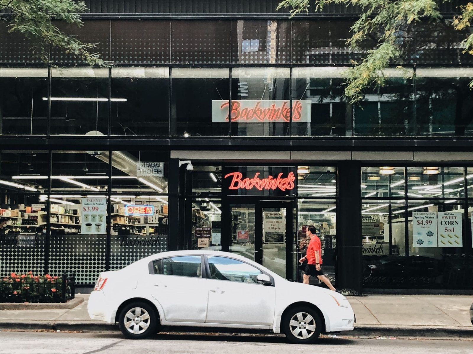 芝加哥超市比較｜Target、Trader Joe’s與Whole Foods－第4家Bockwinkel’s，跟以上三間連鎖巨頭不同，是芝加哥在地的超市，生意最差，因此生鮮食品和店員看起來都沒什麼活力，像過了保鮮期。不…