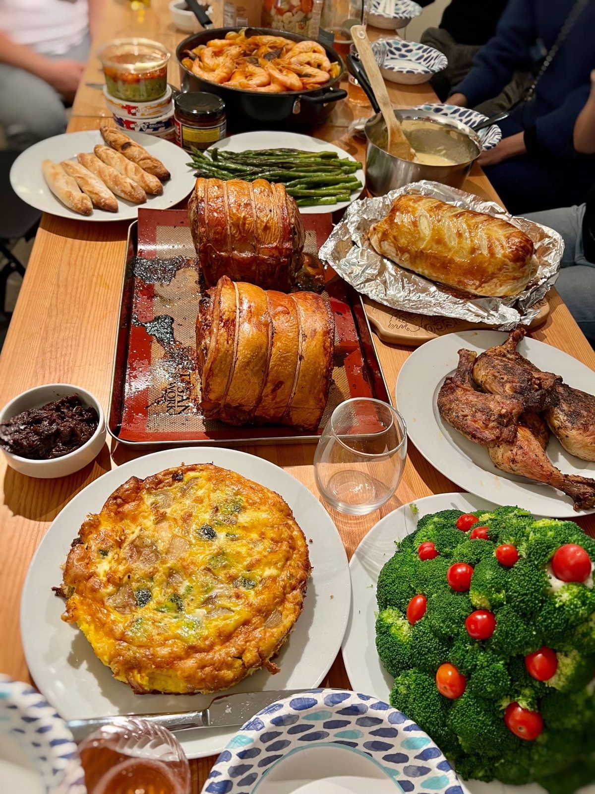 灣區台灣人的美式聖誕節｜一桌料理串起同窗情誼－聖誕大餐全景