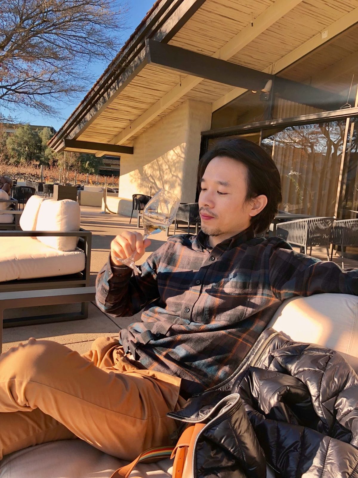 納帕Robert Mondavi酒莊｜人生最美好的品酒午後－光是這些因素，還不足以讓這次品酒永生難忘。和美景同樣難得的，是那位接待我們的年輕女侍酒師，她對工作充滿了熱情，服務也非常到位。聽到我們在台灣…