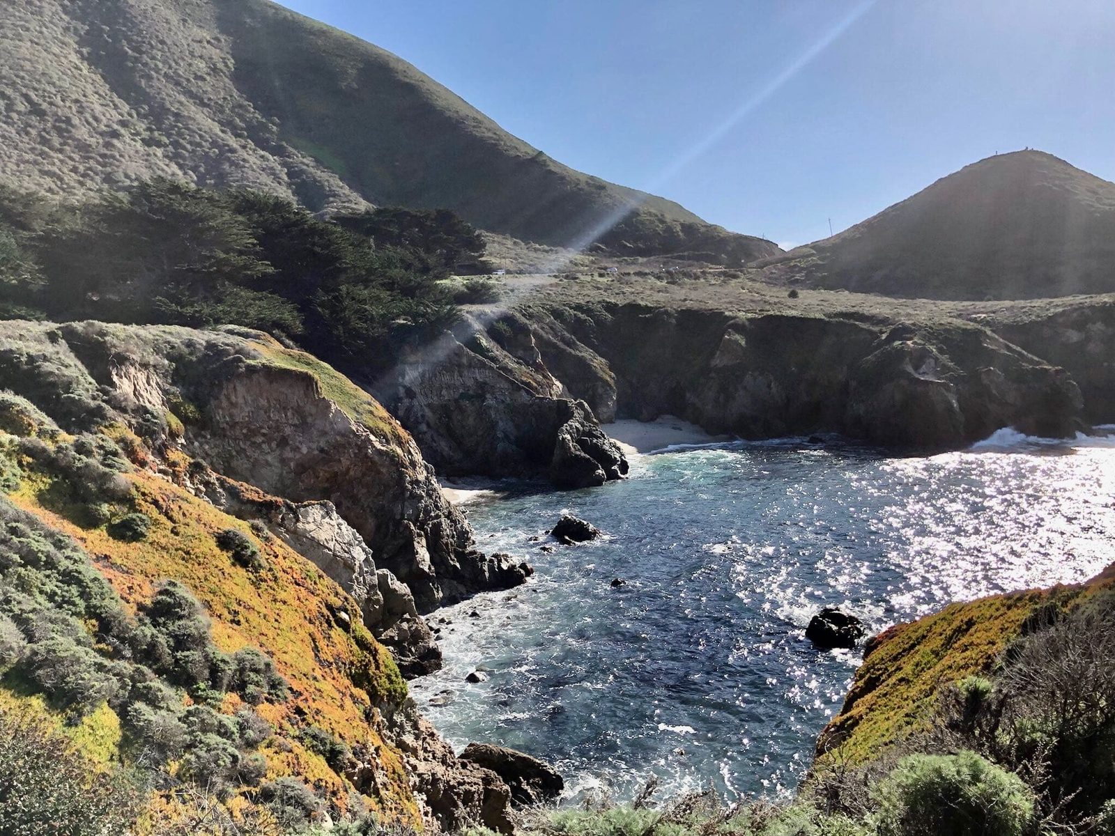 大索爾一號公路|加州最壯麗海岸公路啟程-比克斯比大橋(Bixby Creek Bridge)—全世界最知名的橋之一。 從踏上大索爾征途的那一刻開始,便不斷被眼前跌宕交錯的陸地與海洋…