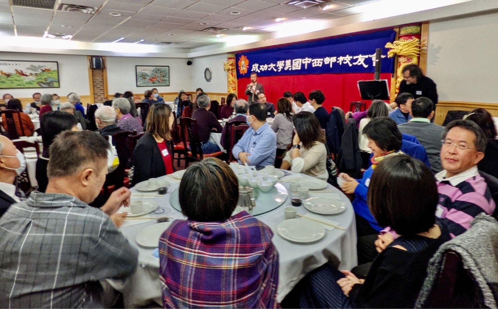 芝加哥母校奇遇記｜在異國遇見成大人的驚喜－原以為僅是短暫的萍水相逢，匆匆一會，沒想到，這竟是緣分的開頭。