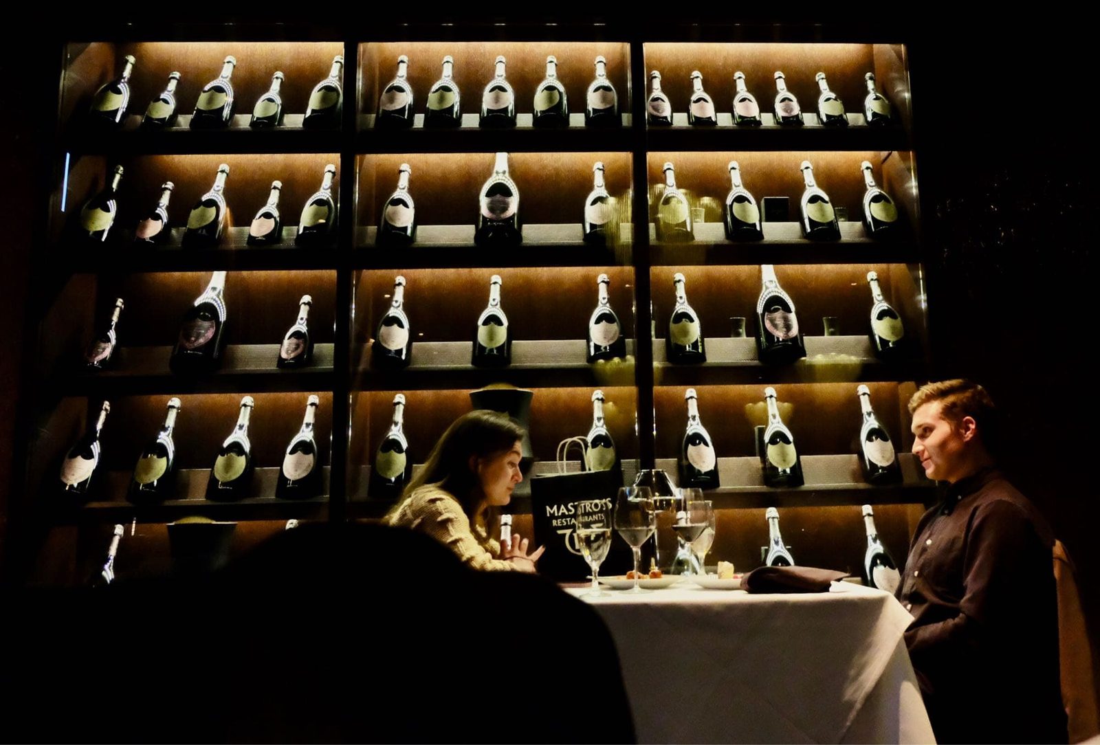 芝加哥餐廳週攻略｜6間名店實吃評比－牛排｜Mastro’s Steakhouse ：5 🏆 這次評比的冠軍，牛排驚人地軟嫩又帶香氣，可惜餐廳太暗拍不起來