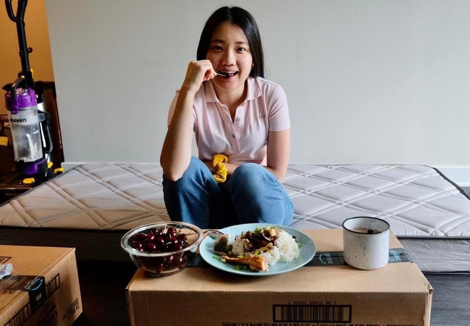 美國Yard Sale是什麼?城市裡的二手尋寶文化-家具一件件變少,我們的用餐區也越來越陽春