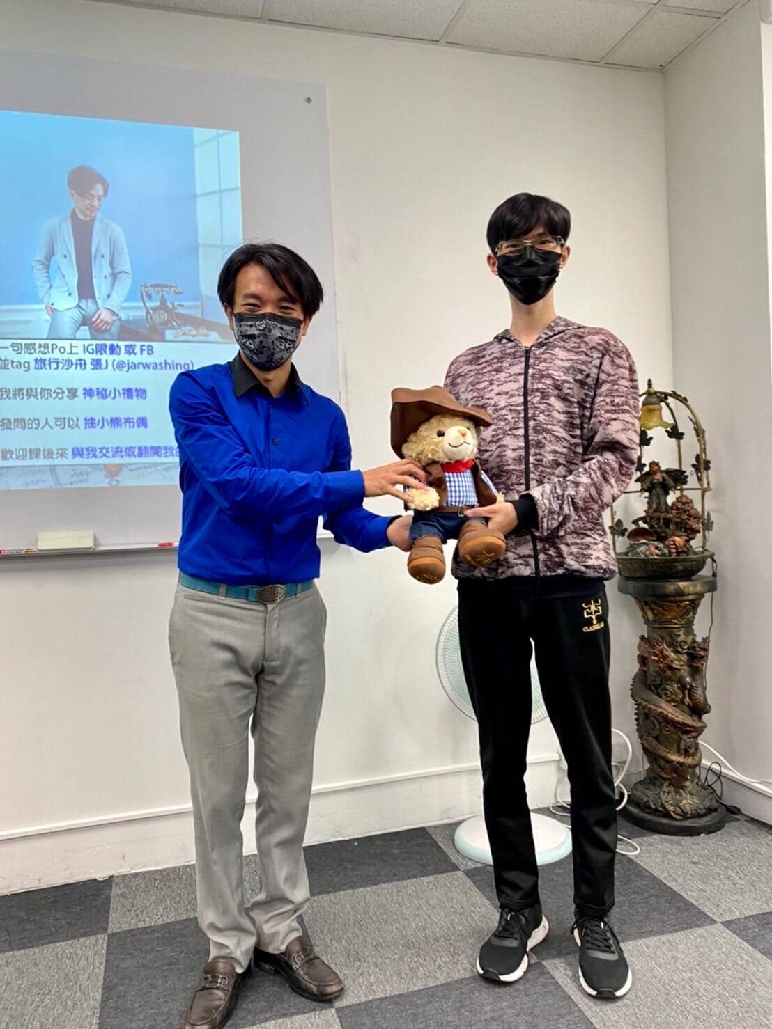 回台灣繼續演講｜再次站上學生面前的感動－喜歡你們的正向學習力，期待未來每個人都各自活成一本精彩的書，張J哥哥的文字會陪著你們一起成長！ #是哥哥不是叔叔 #歡迎校園演講邀約 _ 一…