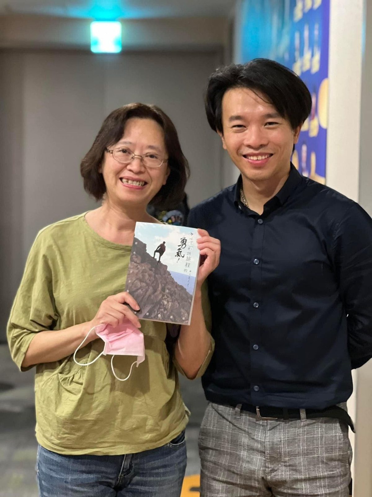 企業演講幕後|站上總部舞台分享人生故事-這次的分享會也很特別,結合了一位調酒師,搭配旅行故事,提供3杯各具異國風情的飲品,一種沈浸式的體驗。 會後,從聽眾們的回饋發現,我經常在和別…