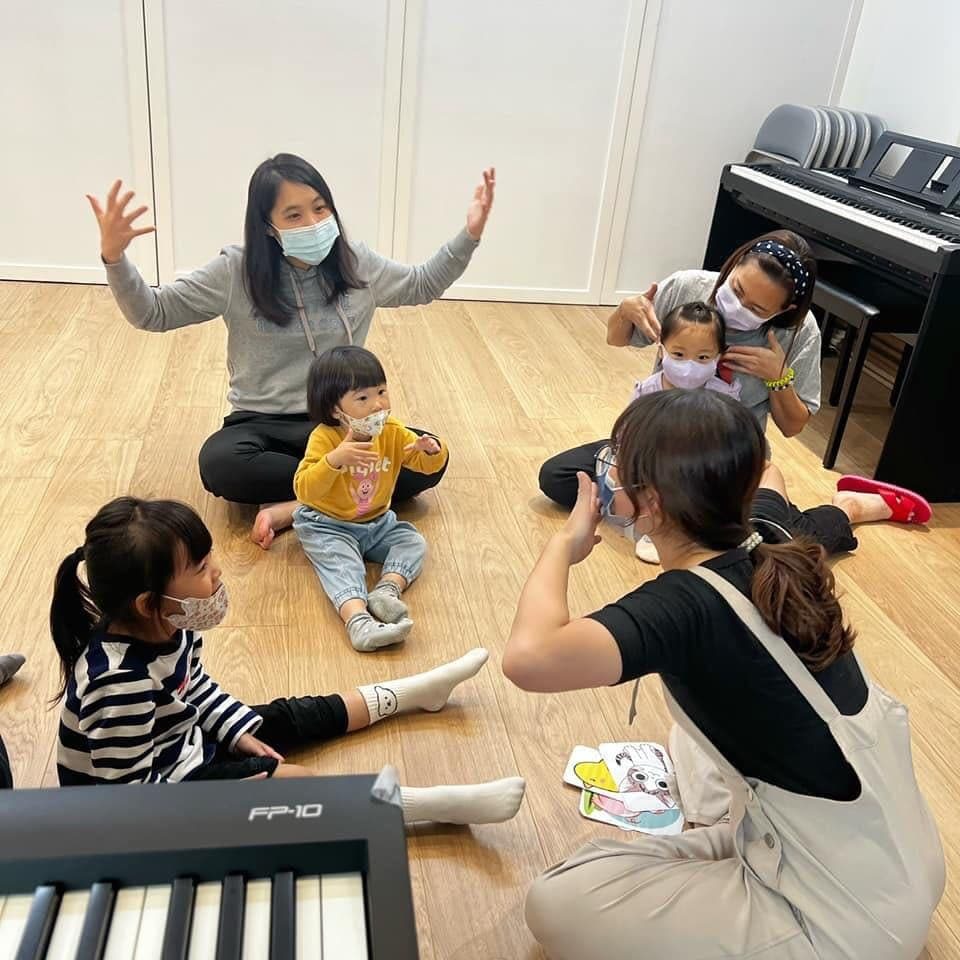 高雄音樂教室故事｜未竟留學夢如何培養更多人才－在這裡，從幼兒到成人，無論是誰，都可以用最親近的方式來接觸音樂。