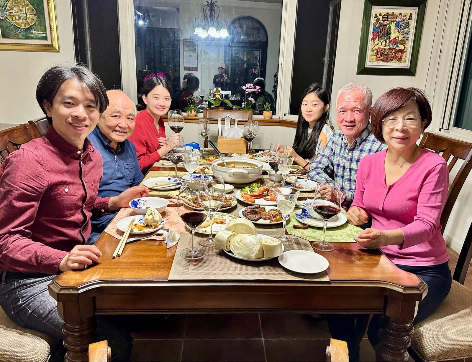 與日本爺爺的溫馨年夜飯|一段跨國家人的緣分-我們吃了三小時、開了兩瓶好酒,外加水果和甜點,暢聊了一夜團圓。