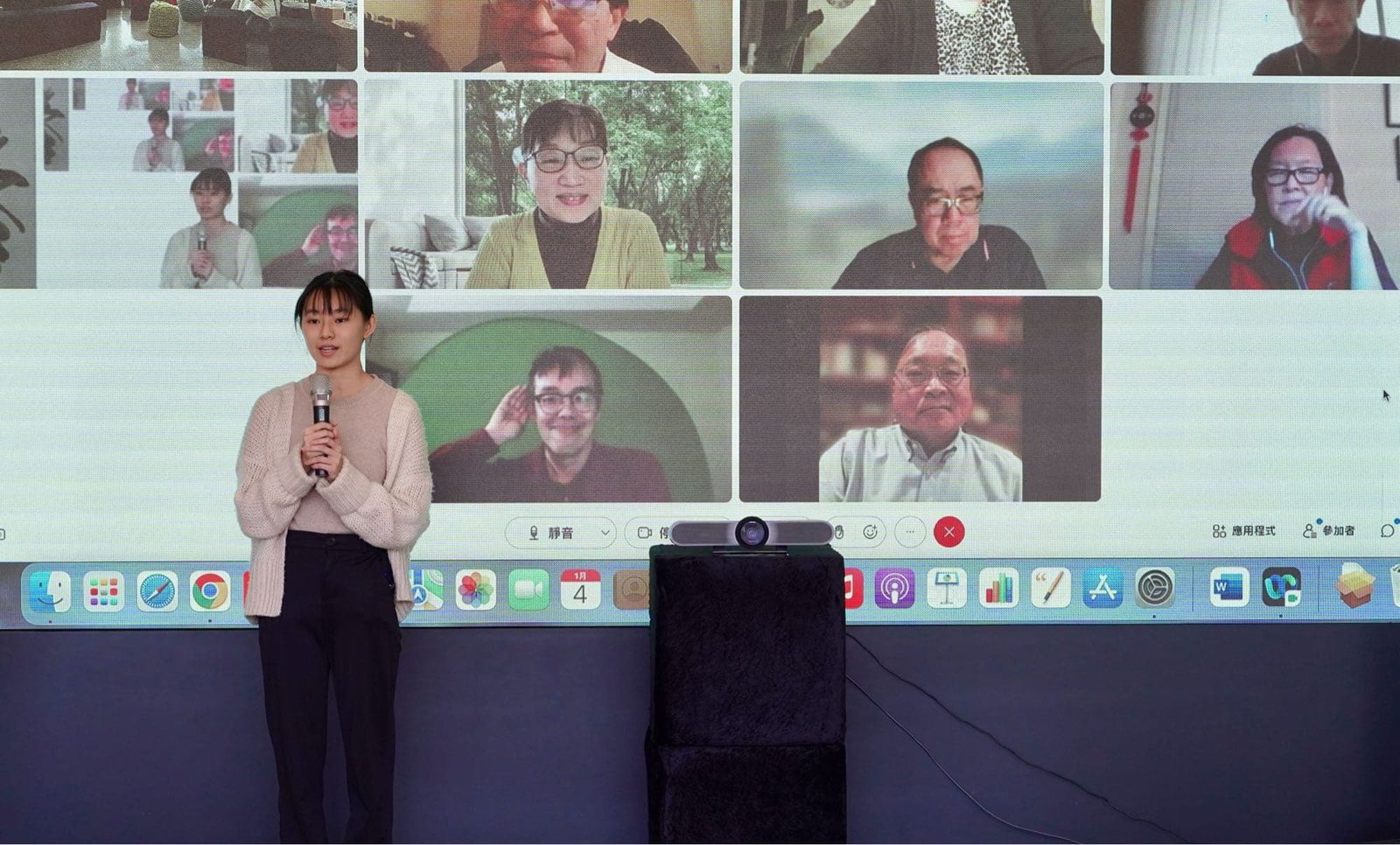 畢業十多年重回成大｜見證學長姐接力支持後輩－有一群人，大學畢業後，遠赴千萬里遠的國度奮鬥、立足，歷經數十載，青春不再，心中卻念念不忘要回饋母校、提攜後進。 他們自發性地號召募款、成立獎…