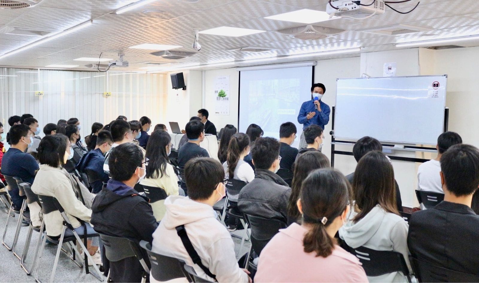 旅行故事能帶來什麼？一場場演講給我的答案－但願我的故事給予你們能量、啟發和想像。期待不久的將來，你們開展屬於自己的、獨一無二的精彩旅程！
