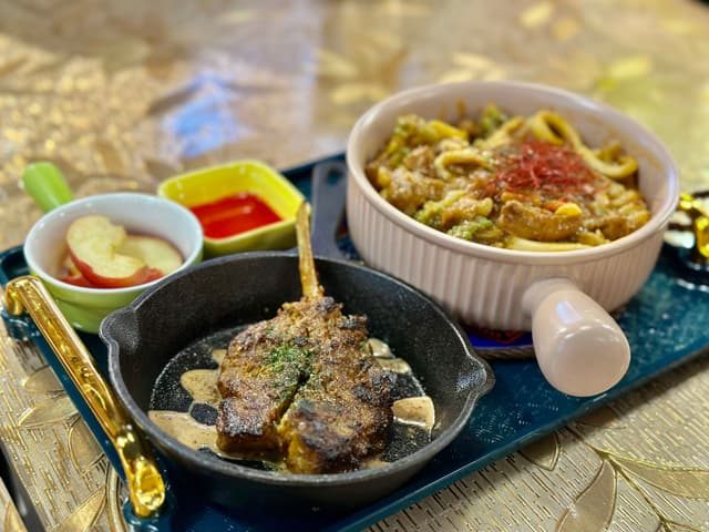 基隆真愛咖哩｜巴基斯坦料理背後的跨國愛情－清真爆香瑪莎拉小羔羊排，極推