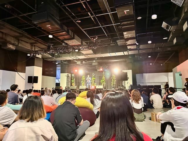 世界音樂節歌單｜7首非主流好歌與現場故事－「世界音樂節」跟我過去參加過的音樂祭與眾不同，大部分這類活動多以「音樂類型」作為主題，如「搖滾音樂祭」、「爵士音樂節」、「電音趴踢」等等，劃…