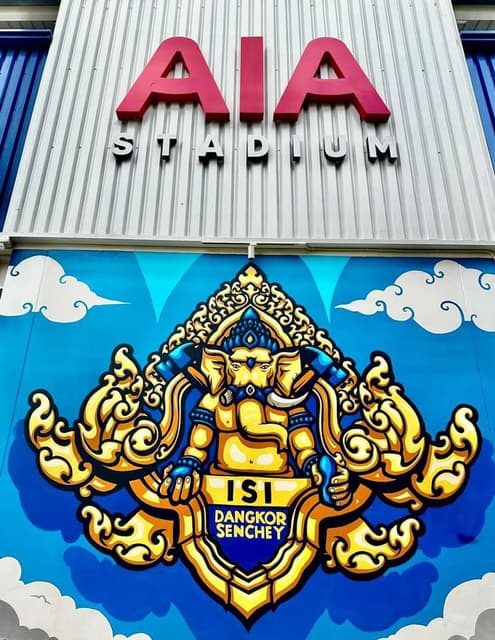 三個月不見的金邊|一座快速蛻變中的城市-企業認養的職業足球隊主場漆上了新圖騰,融合高棉傳統元素的戰象氣勢十足,劍指柬埔寨超級聯賽獎盃。
