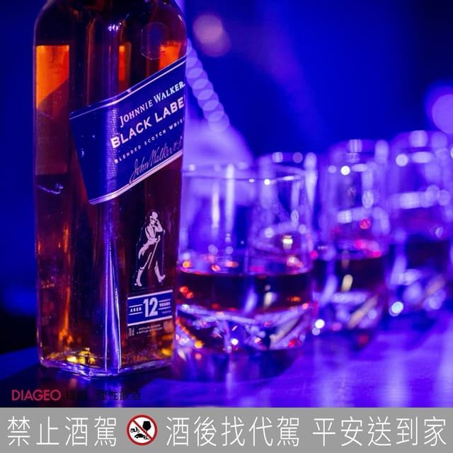 Talisker 10年威士忌品飲｜一杯來自大海的鮮味－在吧台處斟了一杯，飽滿的榛果香氣與黑巧克力底韻，非常討喜。