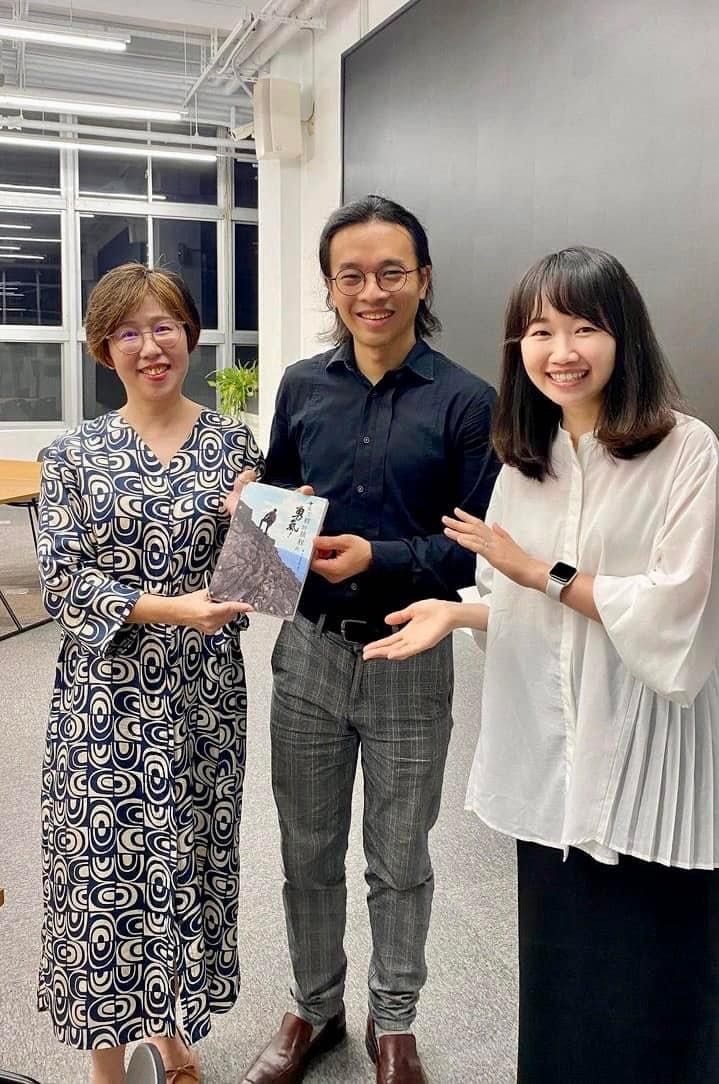 畢業15年重回成大演講|分享跨界職涯的可能-點點陳的演說風格與我截然不同,我注重故事性與大觀念,她則重視架構的完整與細膩度,簡報視覺設計得極為賞心悅目,讓我學到不少。雖然style不同…