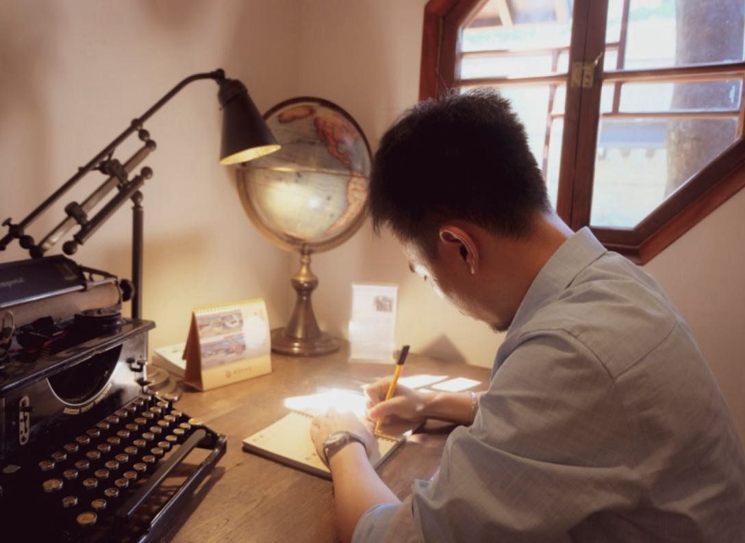數位遊牧怎麼開始？工程師作家的6步轉型實錄－不過，台灣疫情起起伏伏，純線上演講需求不明確。情況好時，仍以實體為主，情況不穩定時，多半是「原本談妥的實體演講改為線上」。因此跟過去相比，演…
