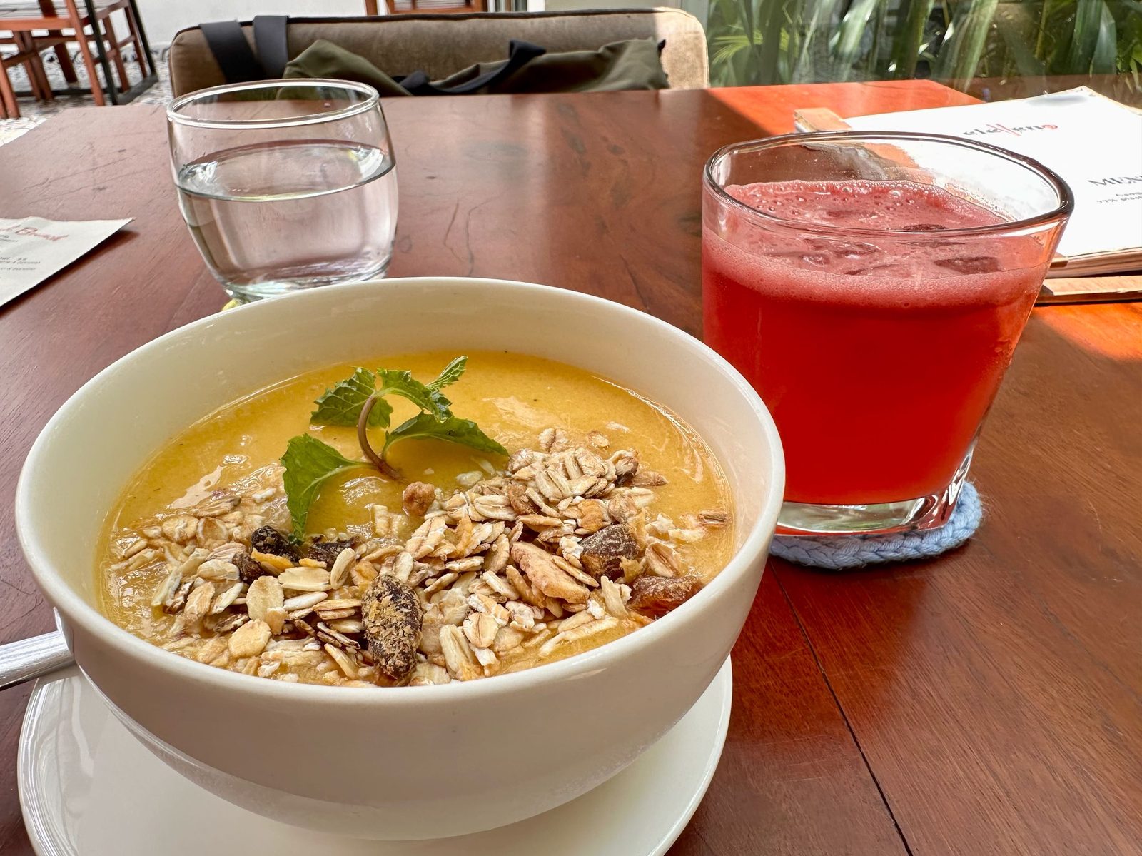 金邊早午餐推薦｜10美元Bottomless Brunch吃到下午－富含纖維的水果燕麥