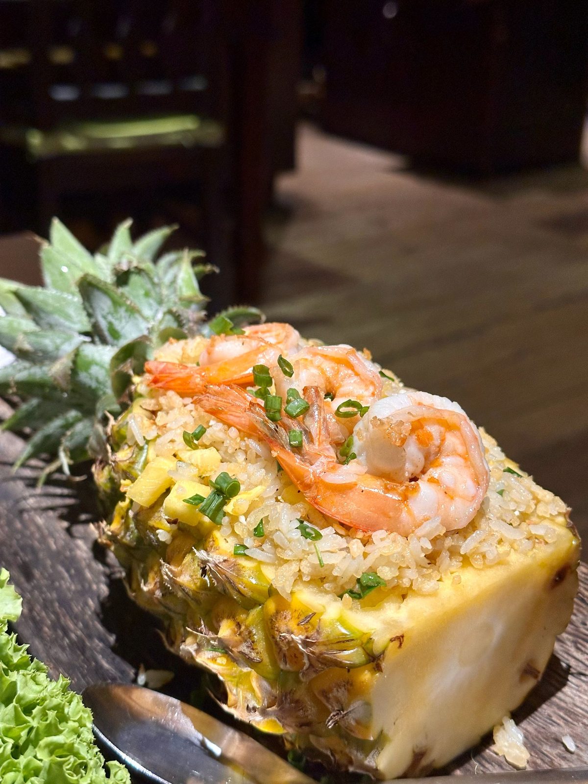 金邊高棉料理推薦｜藏在老屋3樓的LaBaab Restaurant－照舊，我們叫來一份豐富拼盤，兩人同享。高棉料理很多元，融合了越、泰兩國特色，有味道更為濃烈的河粉、也有口感較爲溫和的咖喱，正如同柬埔寨的國土…