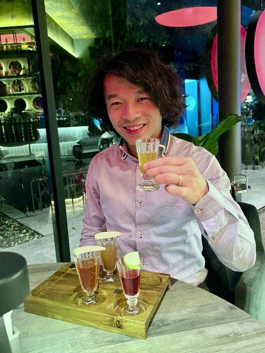 續攤意猶未盡地去了隔壁的俄羅斯酒吧,充滿異國感的生日