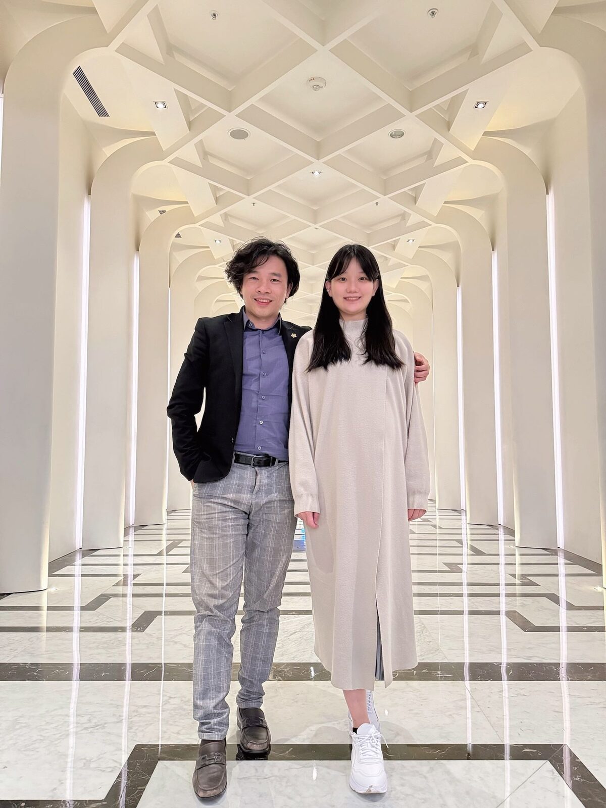 這堵低調而隱密的牆，就是餐廳的入口