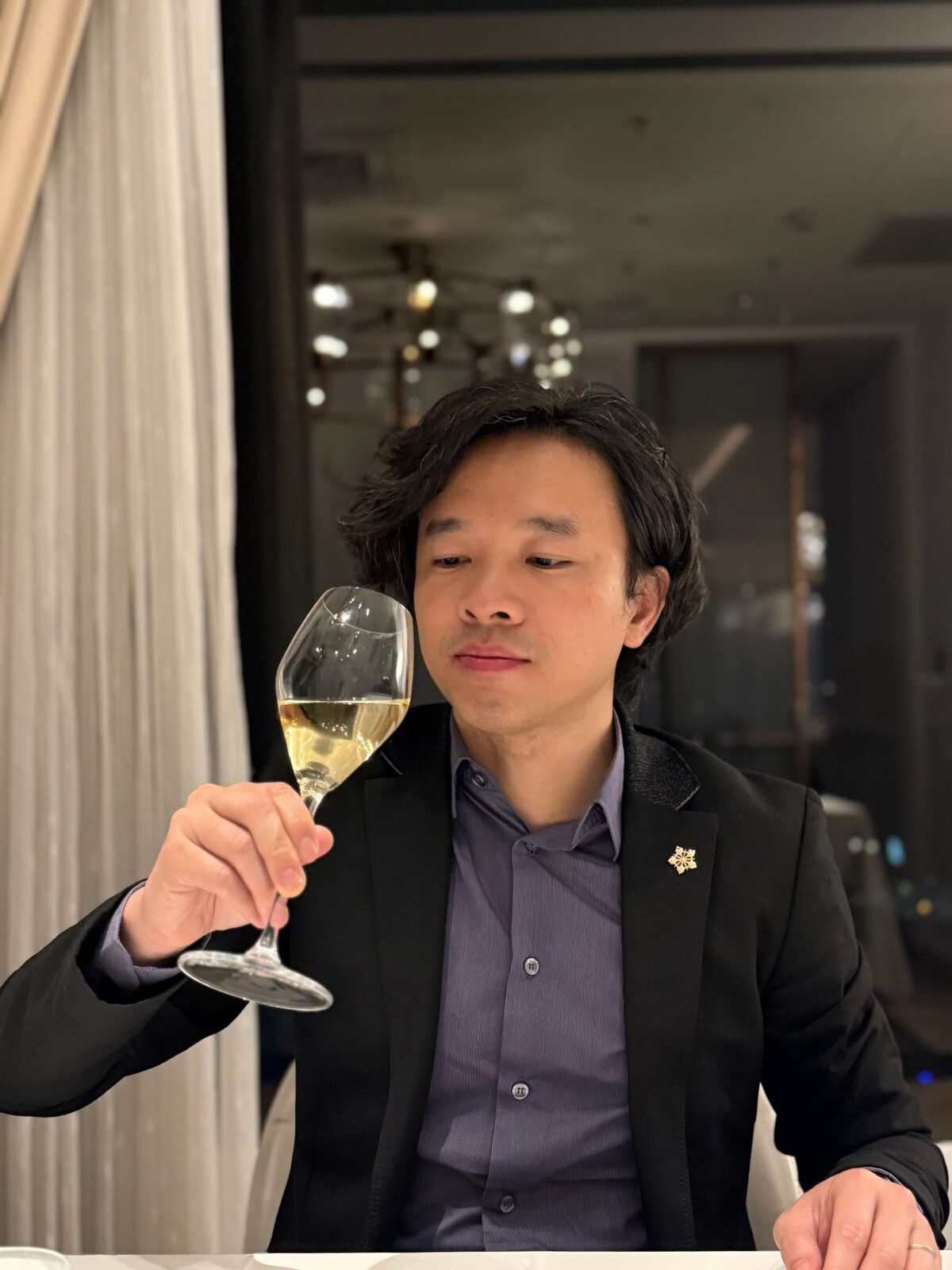 貼心的餐廳特別準備了卡片和額外一份蛋糕,慶祝我們的喜悅,有溫度的手繪卡片、信封上的精緻火漆,盡顯Majesty的品味與用心。