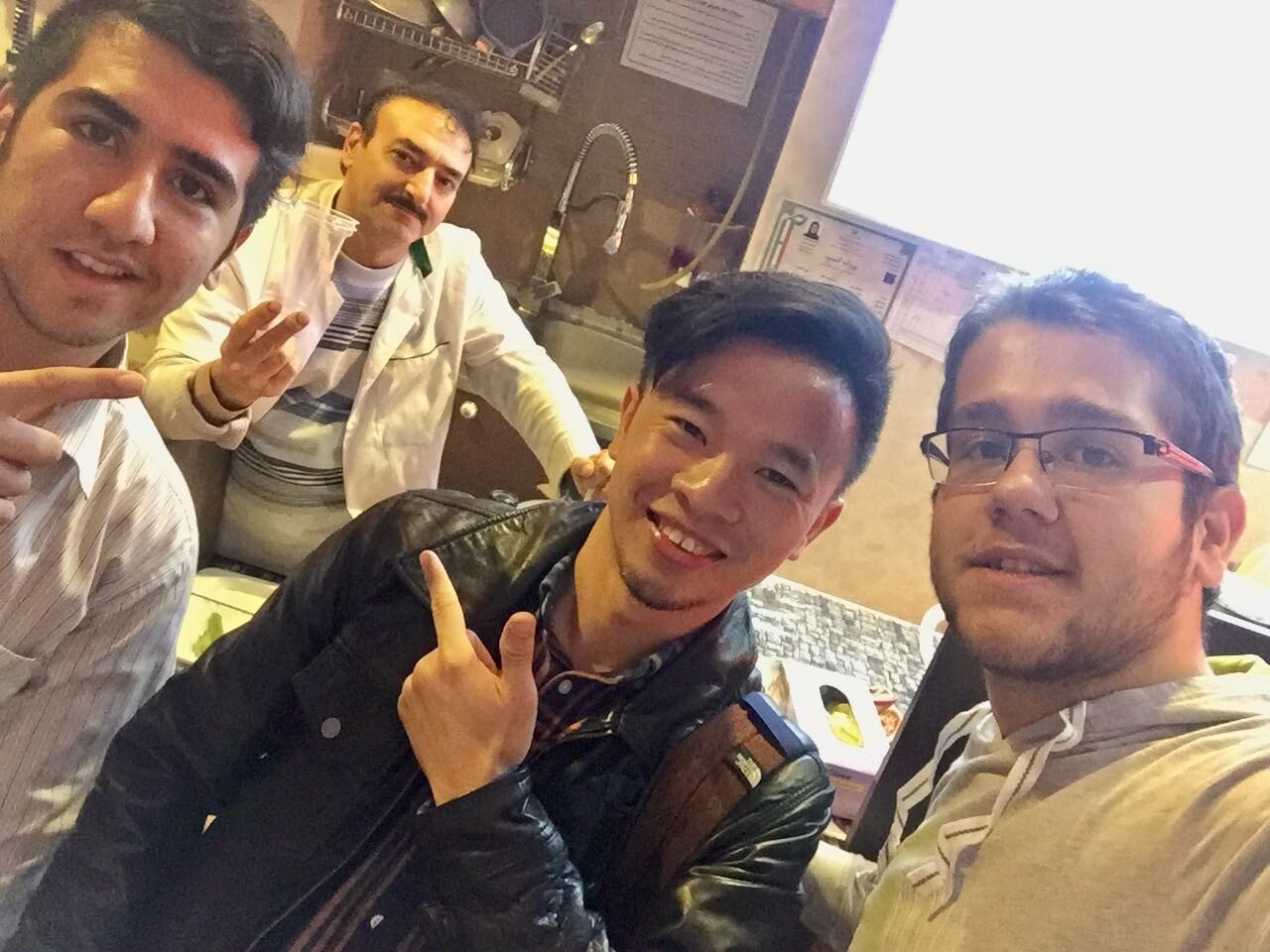 德黑蘭果汁吧老闆與作者合照