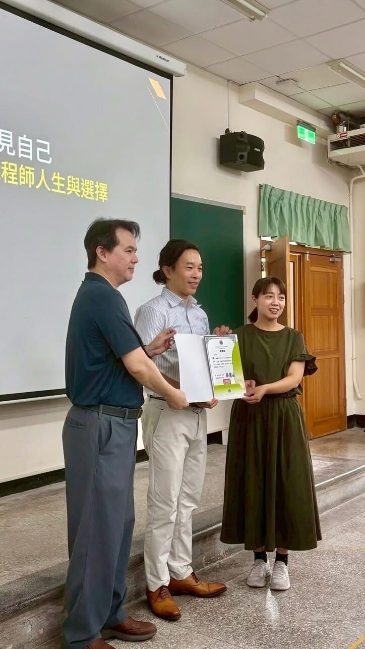 與高醫藥學系學生完成演講合照