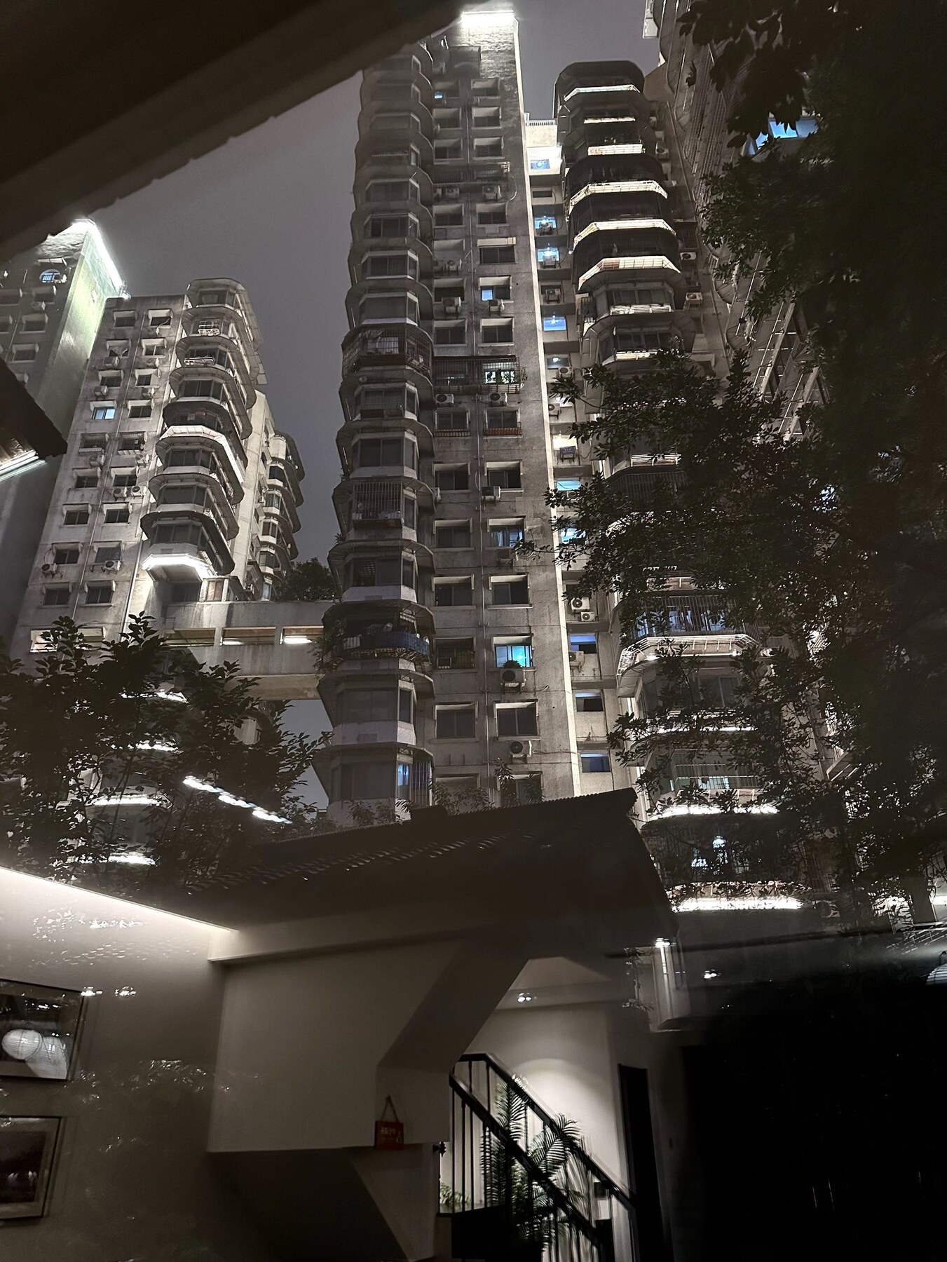 夜色中的重慶白象居建築群