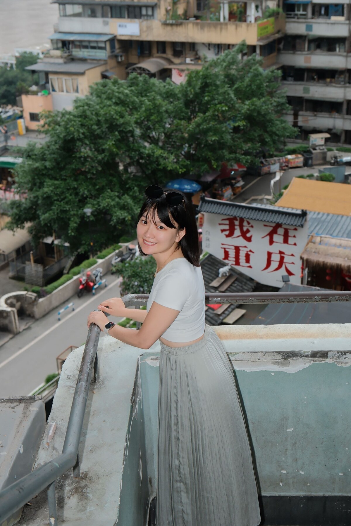 旅人在白象居半空平台留下旅拍照片