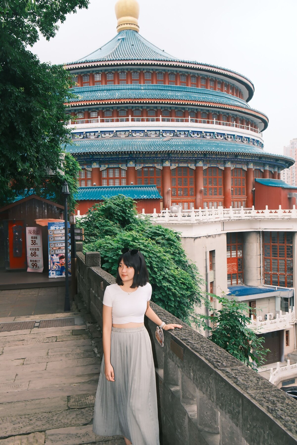 律律在重慶人民大禮堂旅拍