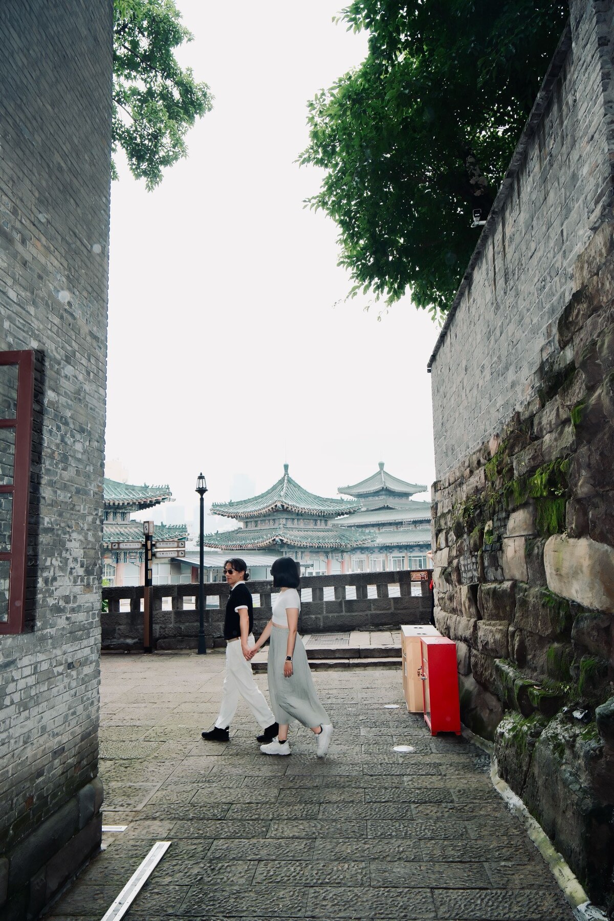 一家人在馬鞍山堂步道留下旅行合影