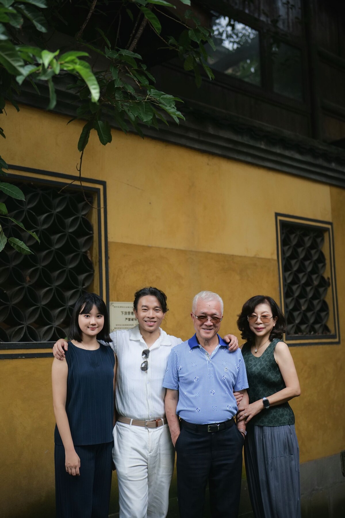 一家人在重慶糯吉小院拍攝專業全家福