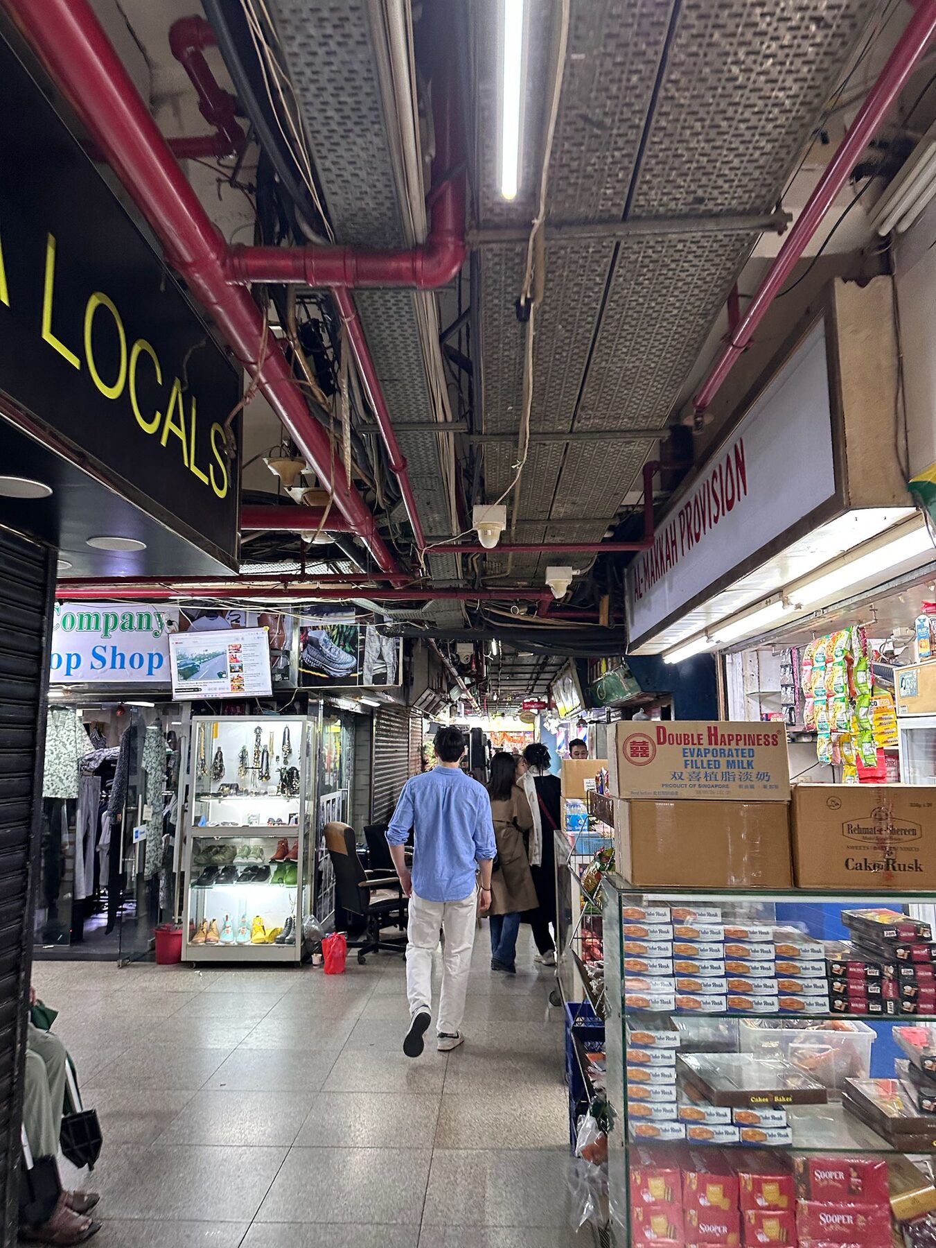 香港尖沙咀美麗都大廈一樓商場