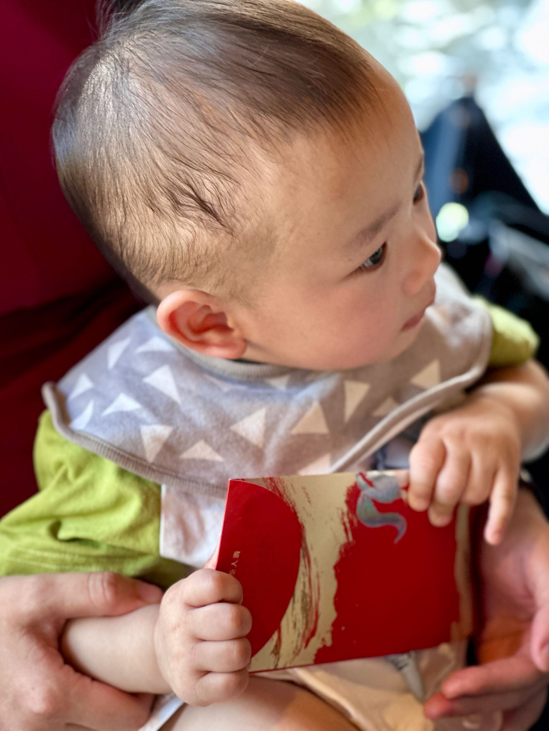 孩子第一次過年收到壓歲紅包