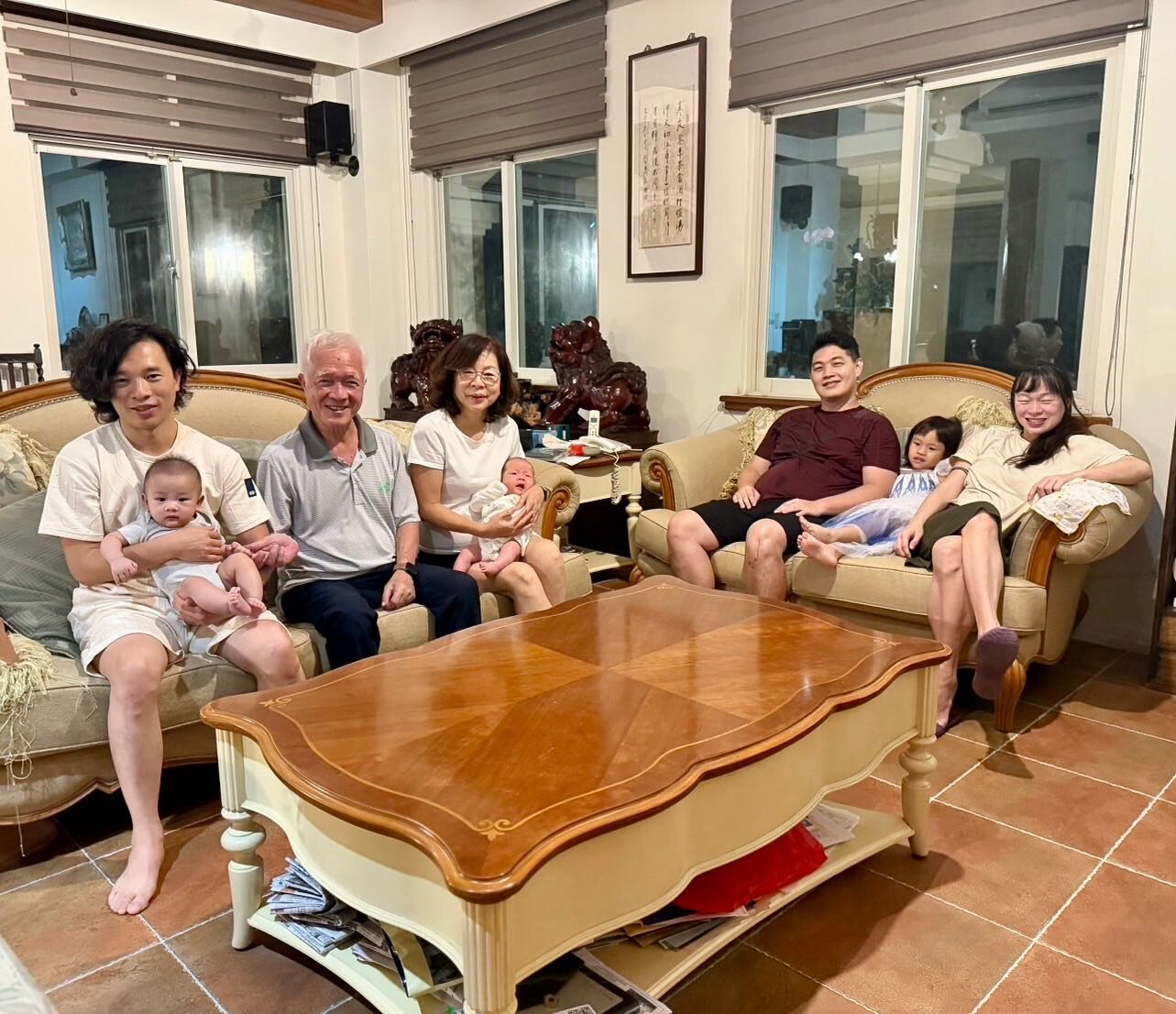 中秋節家人團聚並陪伴家中孩子